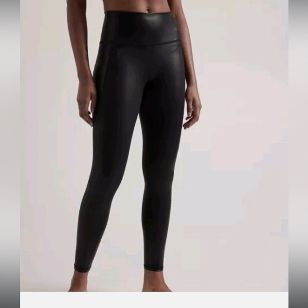 Athleta Salutation Stash Shine Tight Black Leggings 23” inseam